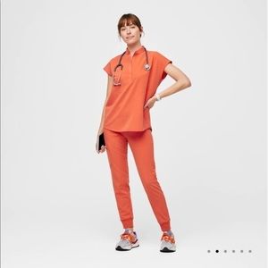 Sunset orange figs top XS and bottoms M petite